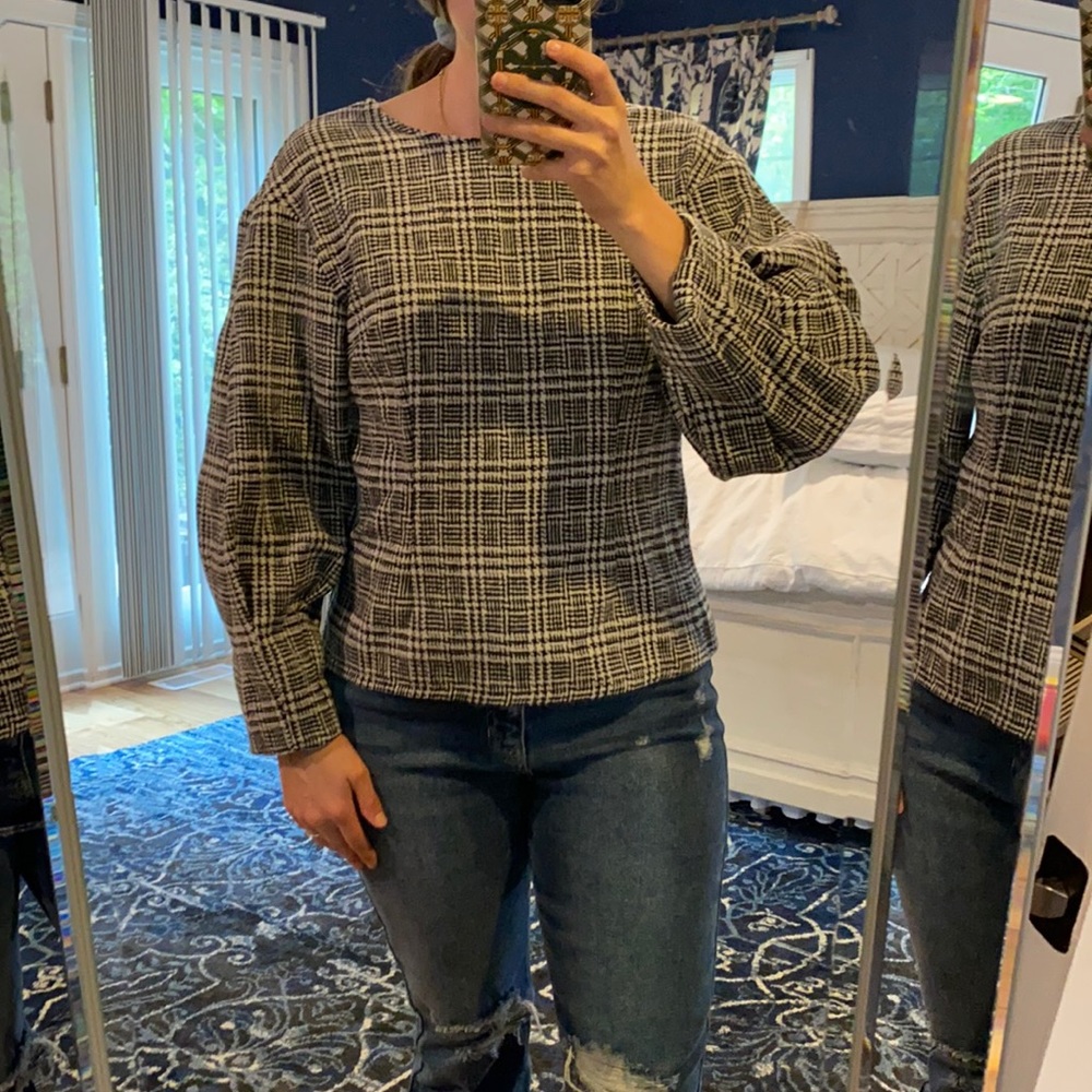 Hounds tooth puff sleeve top